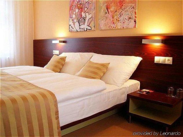 BEIGLI Hotel&Garden Bratislava Kamer foto